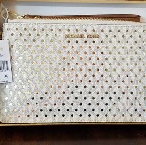 Michael Kors Medium Gusset Wristlet vanilla